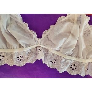 Forever 21 Intimates & Sleepwear - White Lace Bralette Forever 21 Intimates & Sleepwear - White Lace Bralette